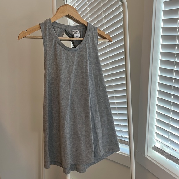 Vera Moda Gray Sleeveless Open Racerback Top - Picture 3 of 5